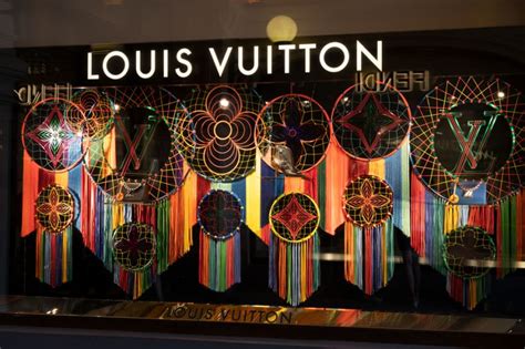 Videos of Louis Vuitton Rijkste Man